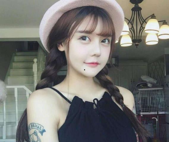 网红美女安,颜值与才华并存的时尚达人